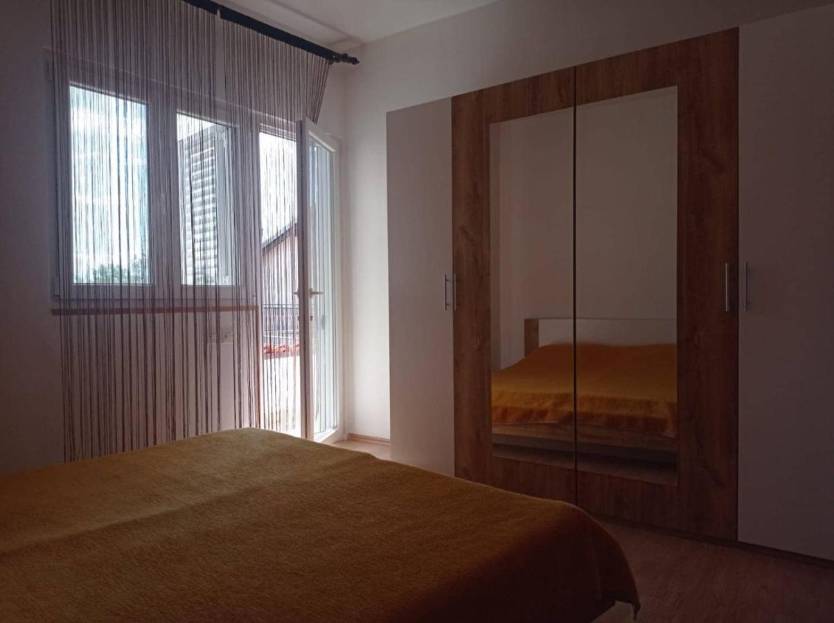 שיבניק Apartmani Mare מראה חיצוני תמונה