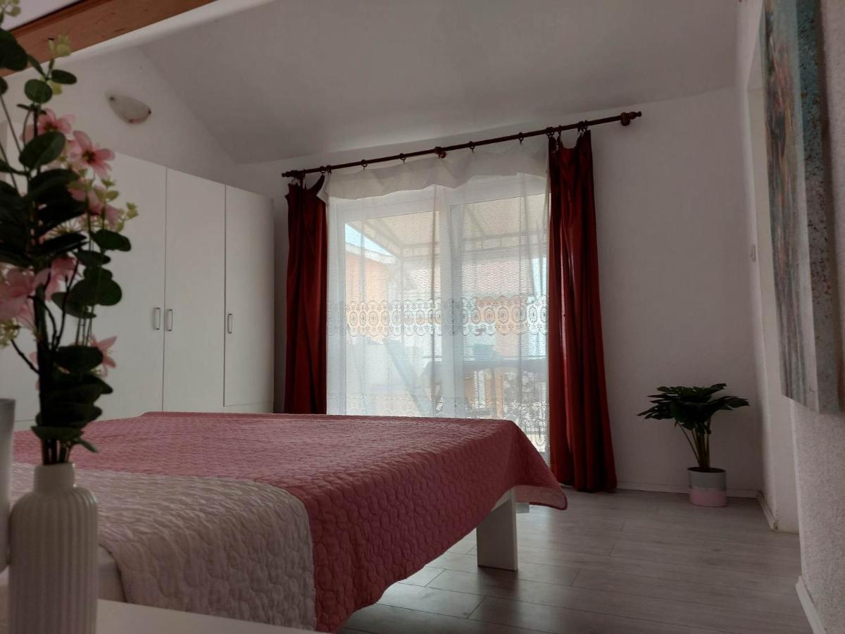 שיבניק Apartmani Mare מראה חיצוני תמונה